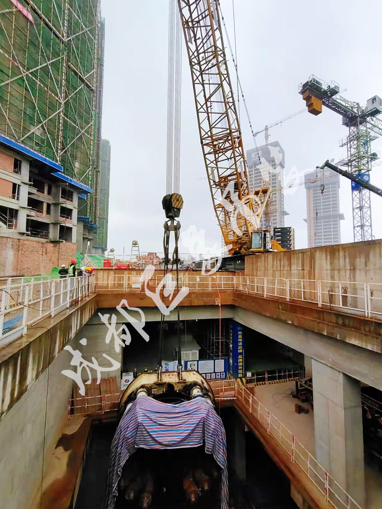 2.成都地鐵盾構(gòu)吊裝.jpg