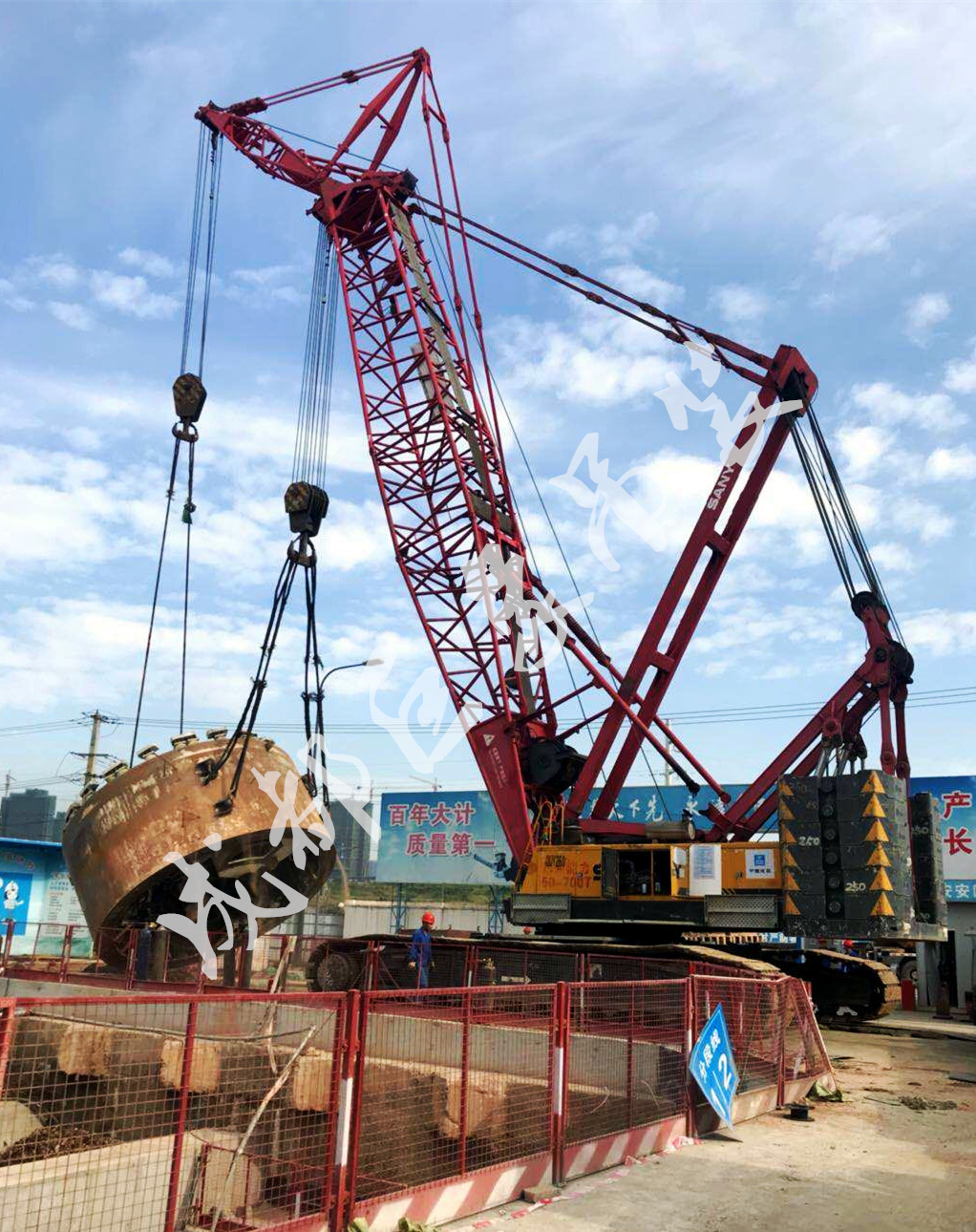 5.成都地鐵盾構(gòu)機(jī)吊裝.jpg