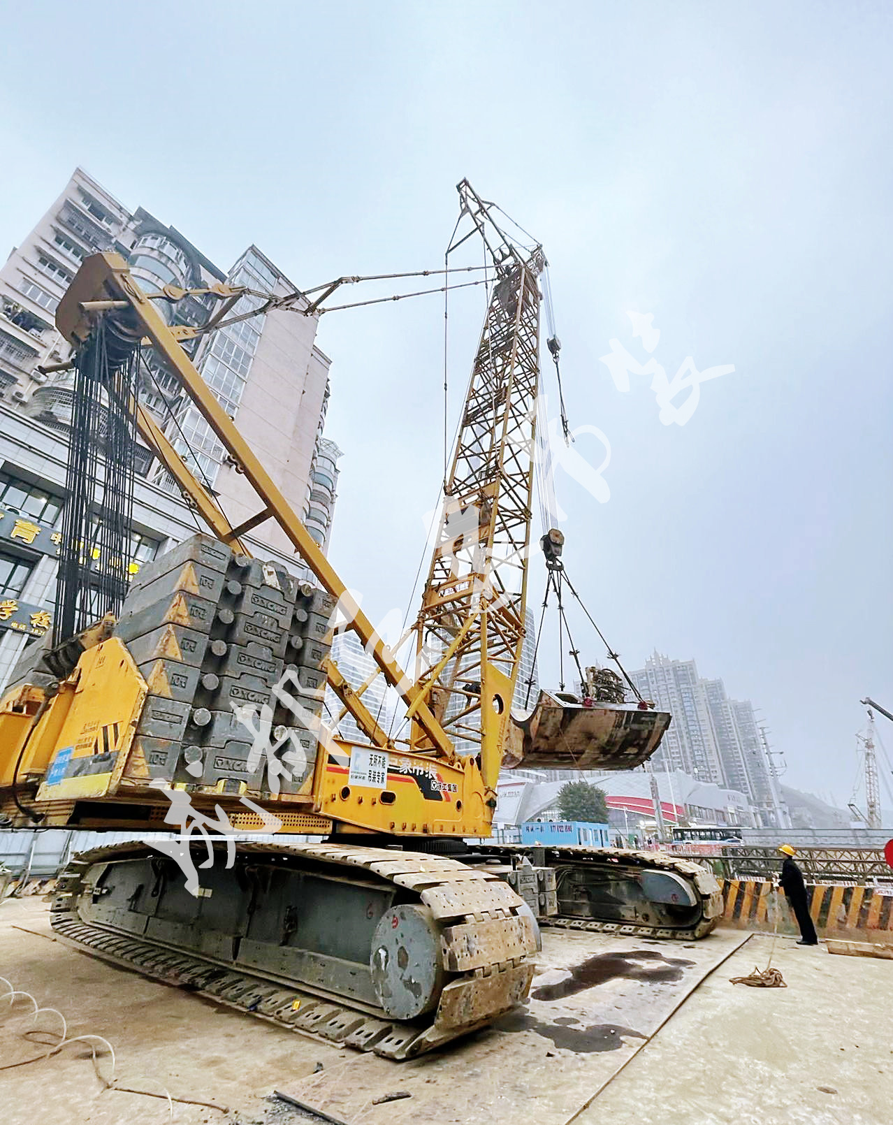 6.資陽(yáng)地鐵盾構(gòu)機(jī)吊裝.jpg